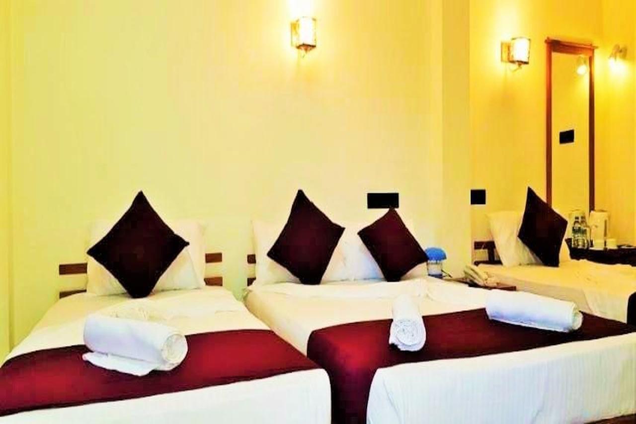 Luxury Everest Hotel Trincomalee Exterior photo